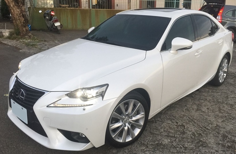 親愛的，我用隔熱紙把轎車變成休旅車了!